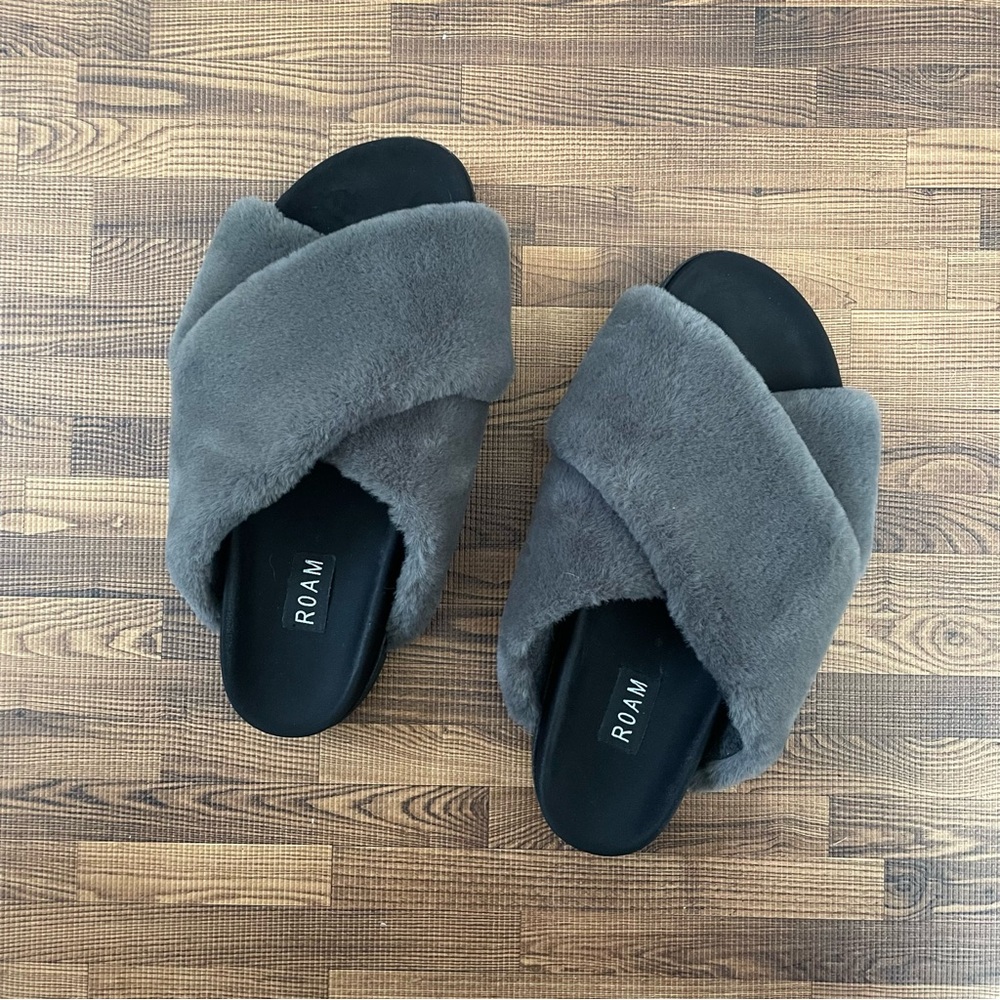 ROAM Cloud Slippers Gray Faux Fur